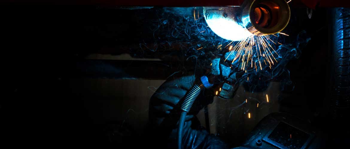 Schweißarbeiten am Auspuff